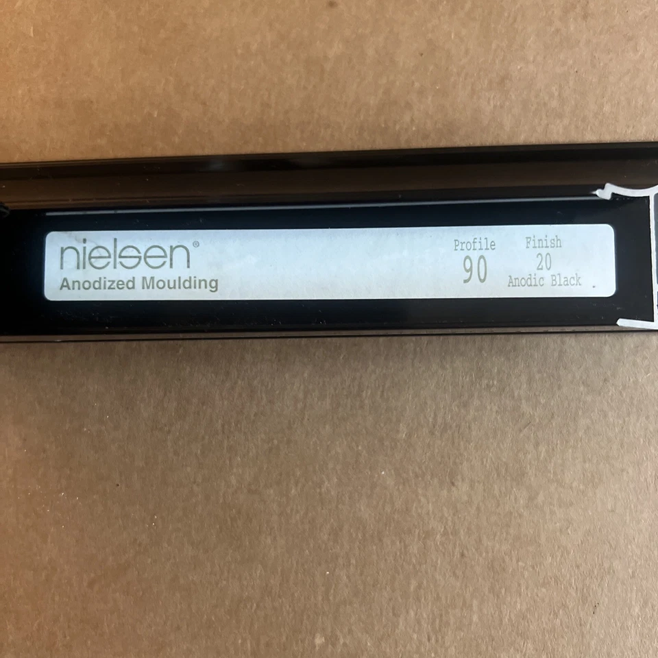 Hermoso marco de fotos de metal negro brillante Nielsen moldeado Foto 4 de 4