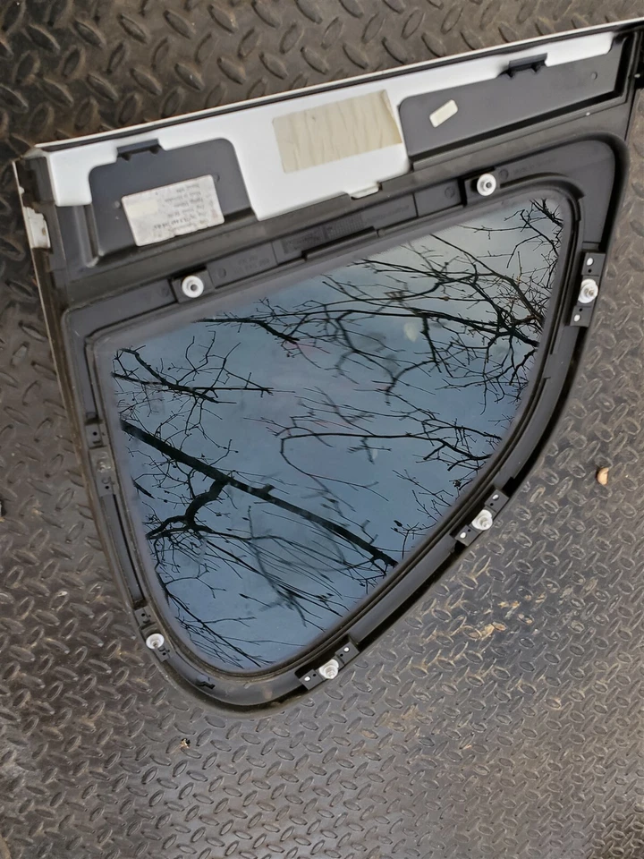 Porsche Cayenne 2003-2010 cuarto de ventana de vidrio lado derecho 7L5845298 OEM Foto 3 de 4