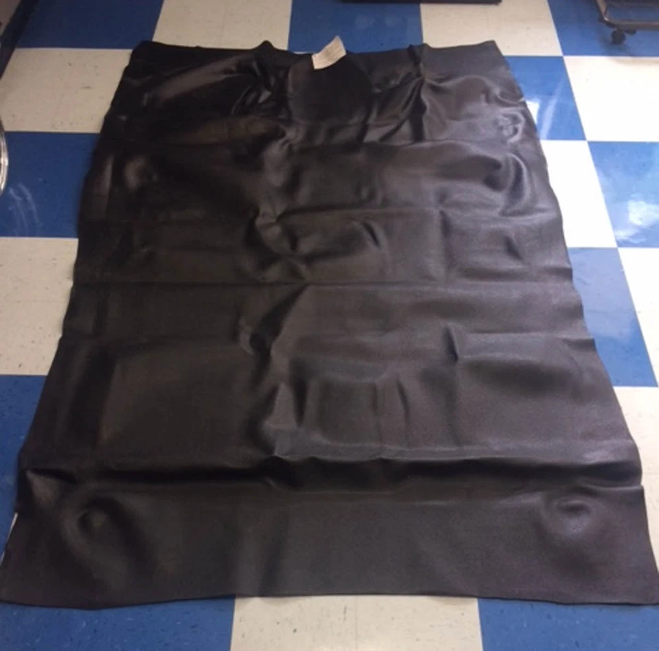 Alfombrilla de vinilo negra - Reemplaza alfombra Ford F350 Super Duty 2008-2016 cabina estándar Foto 2 de 4