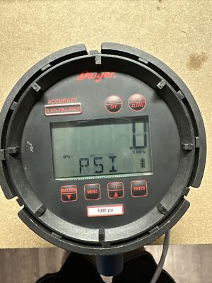 Dwyer DSGT-112-C0S Digital indicating pressure transmitter, range 0-1000 psig.