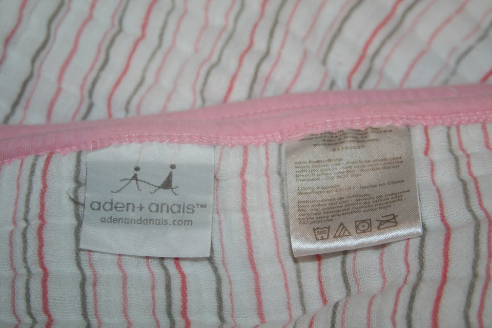 Cobertor Aden and Anais Dream musselina pontos e listras 45" X 45" - Imagem 4 de 4