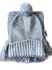 NWT Women s Old Navy Gray Hat and Scarf Set