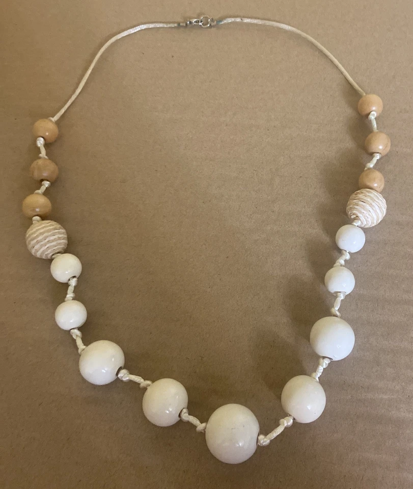 Juego de 3 piezas de joyería: madera, cuentas y cristal-2 collares y 1 pulsera Foto 3 de 4