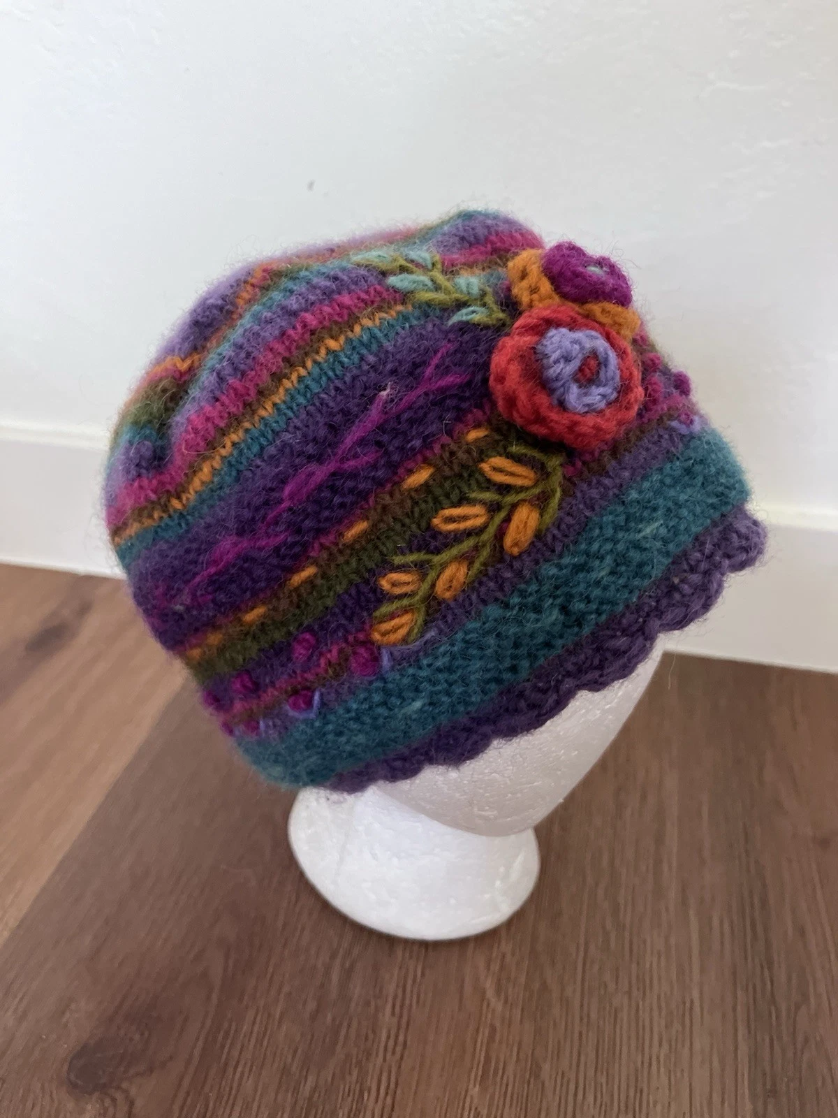 Lost Horizons Women’s Knit Winter Wool Hat Beanie Multicolored Floral EUC!