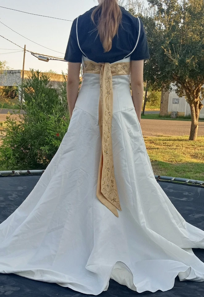 Vestido de novia Edens RN 75428 talla 6 blanco y dorado Foto 2 de 4