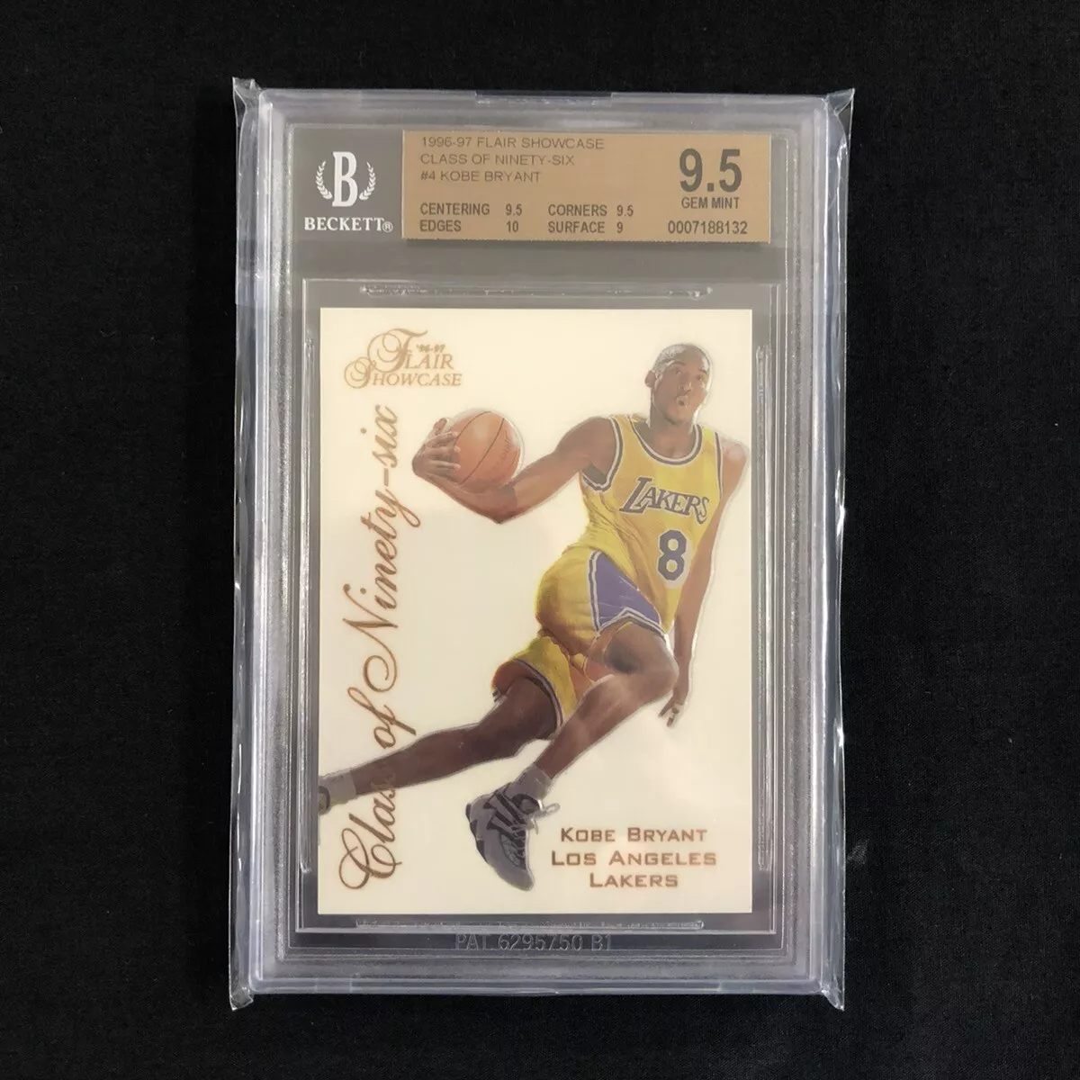 KOBE BRYANT 9.5 CLASS OF 96 FLAIR SHOWCASE 10 EDGE 9.5 CENTER/CORNER (EZB005997)