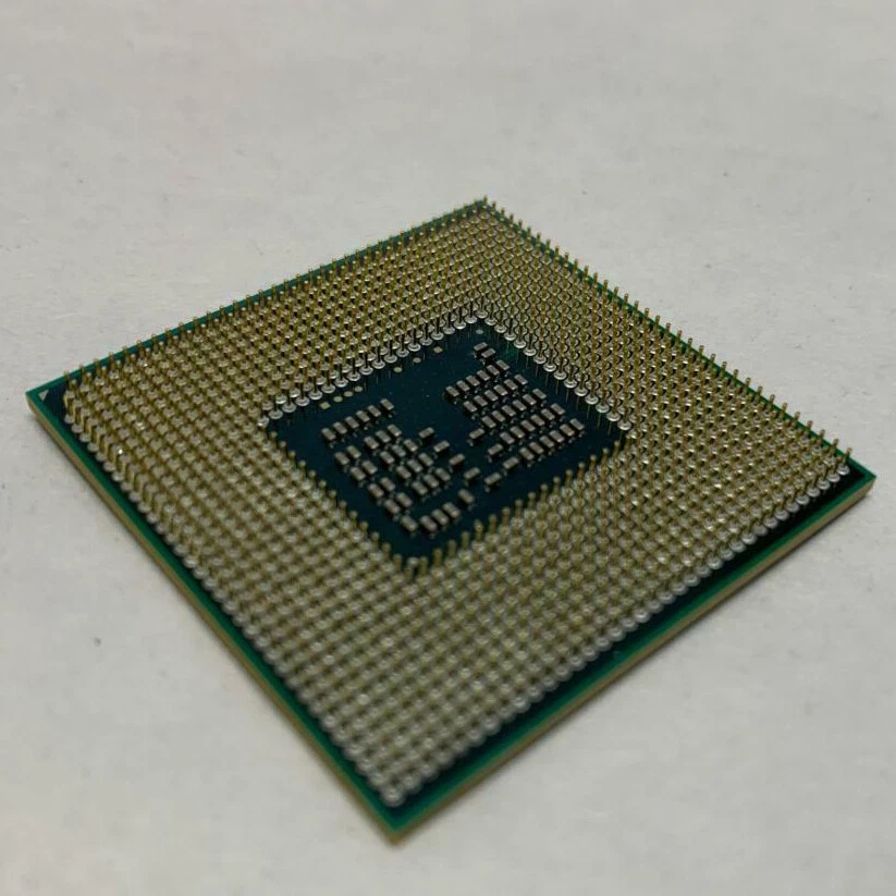 Intel Core i3-370M Processor 2.4 GHz SLBUK PPGA 988 CPU 35W 500MHz - Image 3 of 4