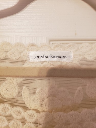 Gorgeous John Paul Richard, Ivory, Lace Blouse. Soft and Pretty Details. - Picture 5 of 11