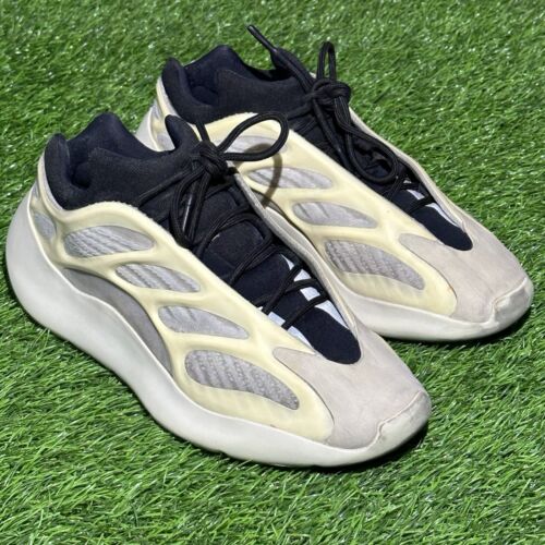 Taglia 9,5 - Adidas Yeezy Boost 700 V3 Azael - Glow In The Dark - Foto 5 di 11
