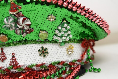 Cappello da capitano con borchie paillettes gioielli natalizi spille orpelli impreziosite cinturino perline - Foto 8 di 20