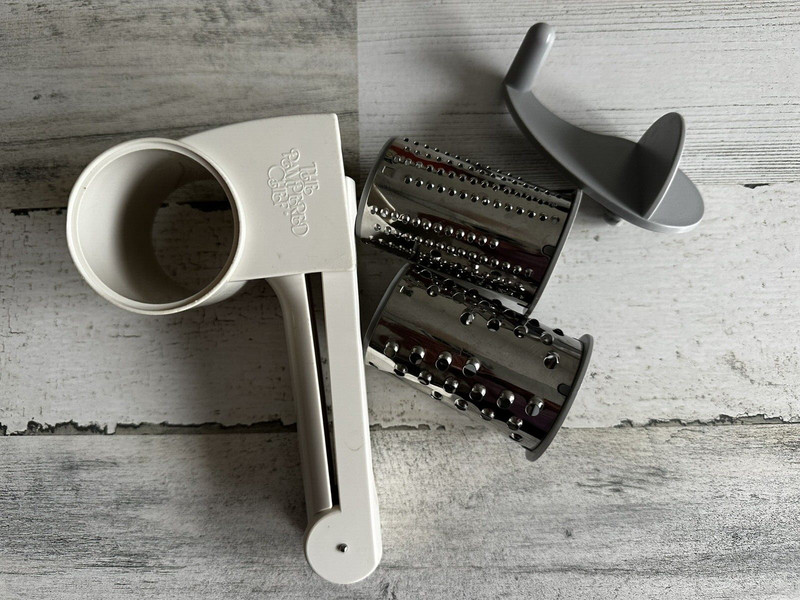 PAMPERED CHEF Rotary Cheese Grater With Fine & Course Grate Barrels 4 pieces