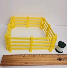 Breyer Stablemates Replacement Yellow Fence Pen Green Barrel For Barn Playset 