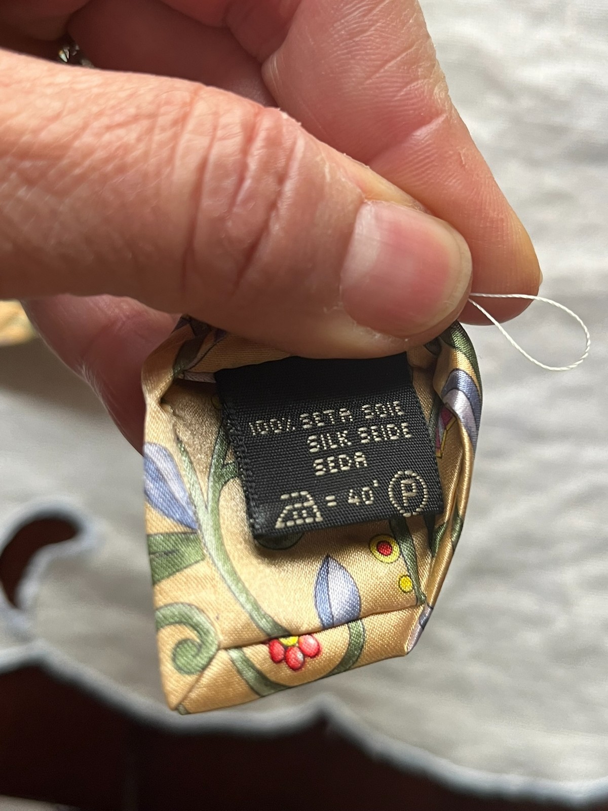 VINTAGE LEONARD PARIS DESSIN YELLOW GOLD FRUIT URN SILK NECK TIE MADE IN ITALY