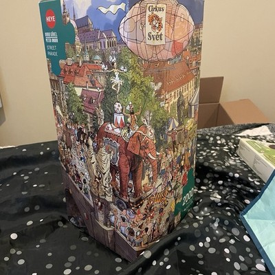 Heye 2000 Piece Puzzle Street Parade  Peter Knorr Doro Gobel  & Poster COMPLETE