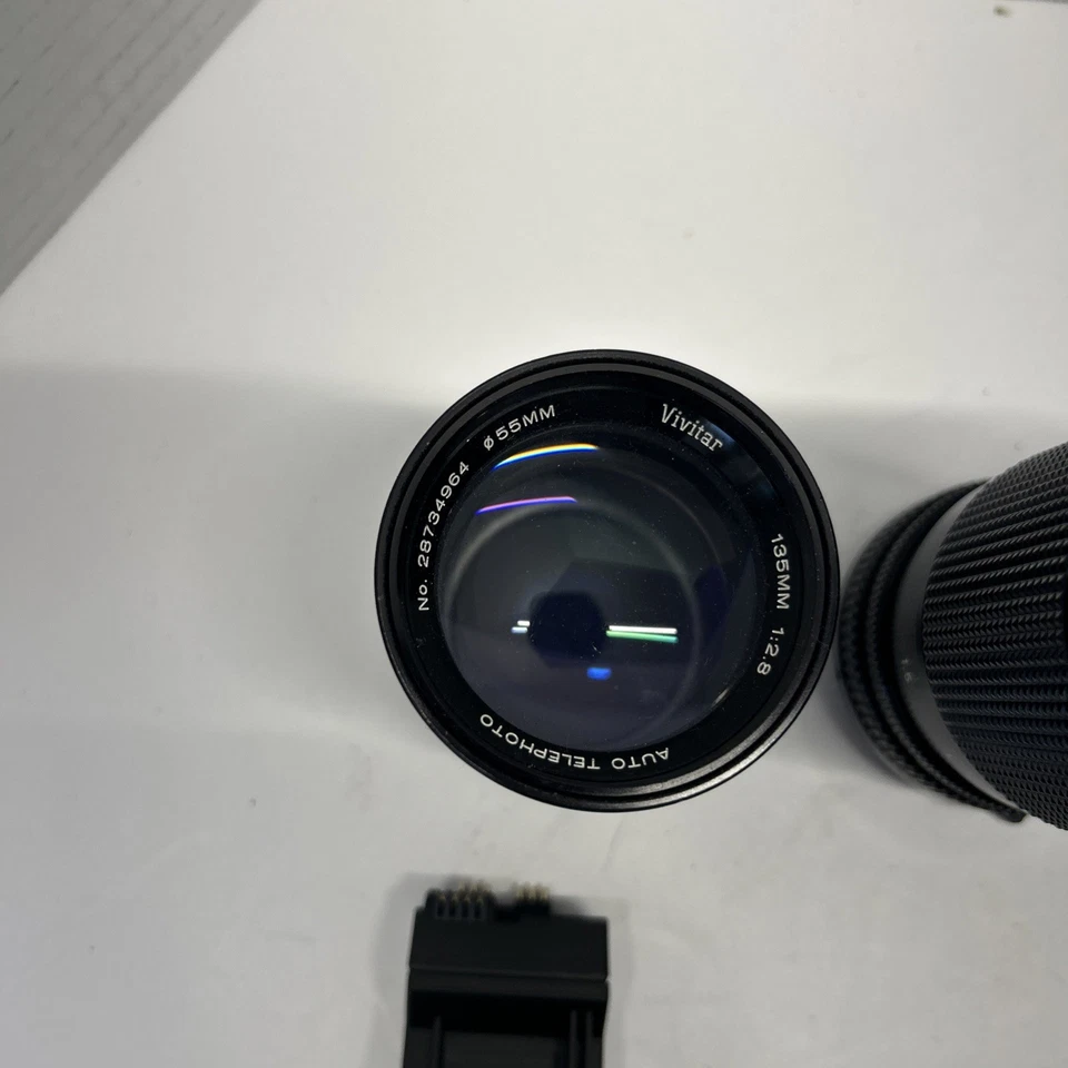 Lote surtido de lentes y accesorios para cámara de 35 mm sin probar. Foto 2 de 4