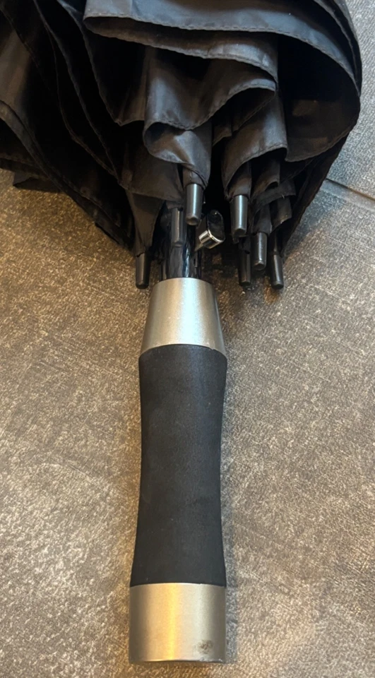 TOTES ADULT UMBRELLA BLACK W GRAPHITE STEM (SHOCK PROOF) W FREE SHIPPNG - Imagem 3 de 4