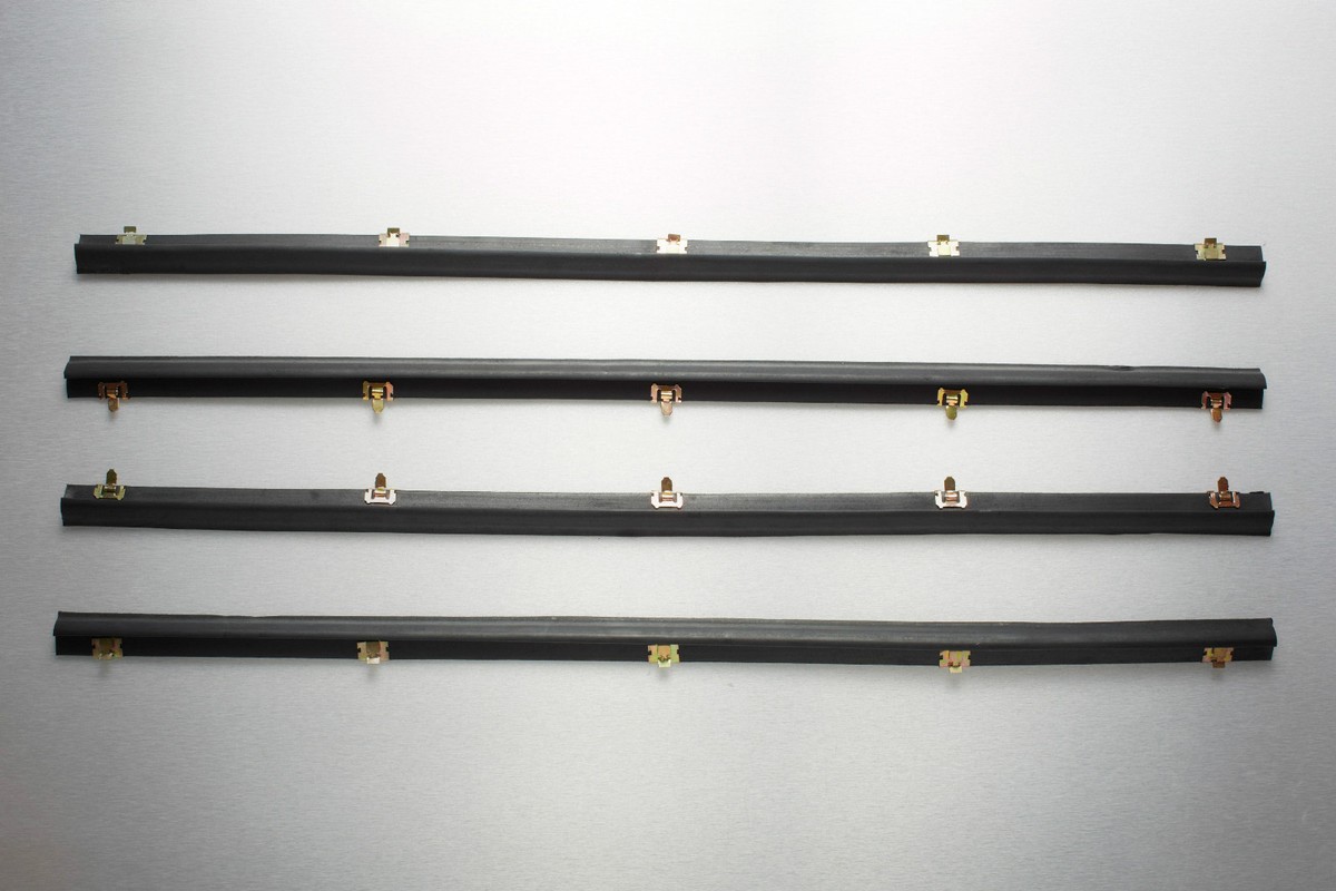 画 Datsun 720 for Nissan door belt line long 77cm no vent