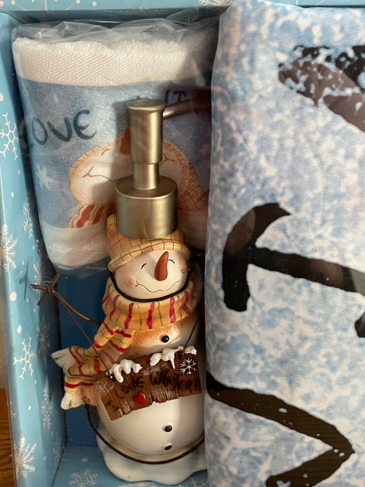 Blonder Home I Love Winter Gift Box NEW Shower Curtain Towel & Lotion Pump Snow