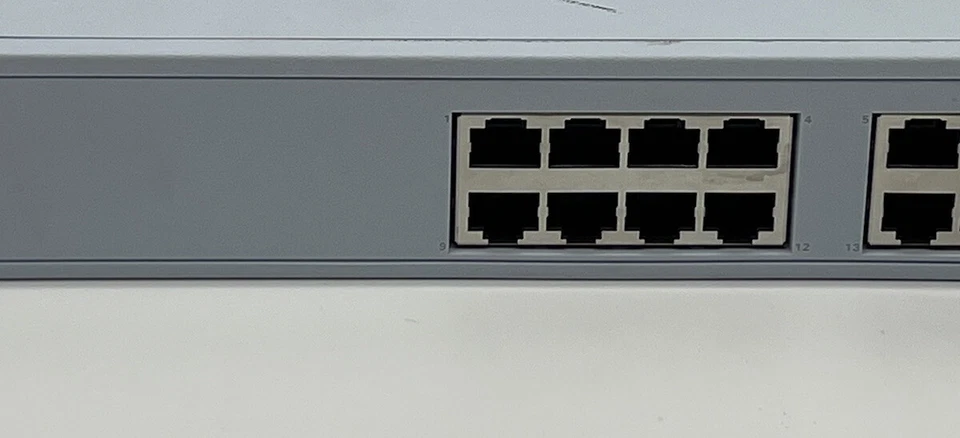 3 COM Baseline Switch 2816-SFP Plus 16-Port 3C16485 No Power Cord - Image 2 of 4