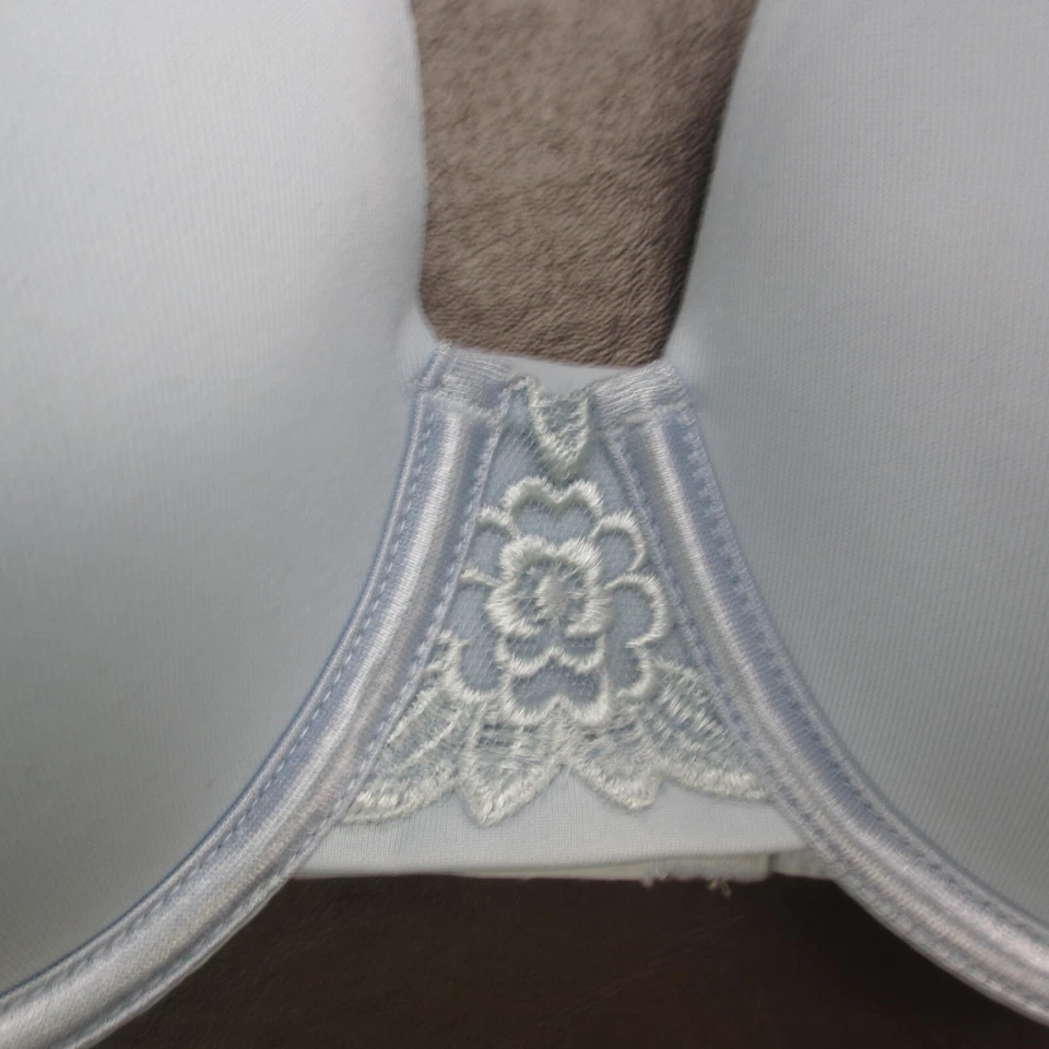 Sujetador Vanity Fair 36C azul bebé acolchado con aros cierre ajustable trasero Foto 3 de 4