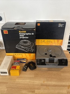 Vintage Kodak Ektagraphic III B Slide Projector With Slide Tray Model 2 WORKS!!