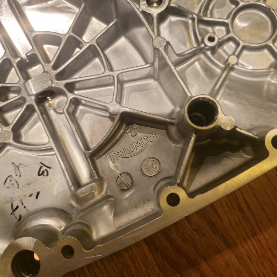 Cubierta de embrague del motor de motocicleta Triumph Bonneville T120 2016-2018 Foto 3 de 3