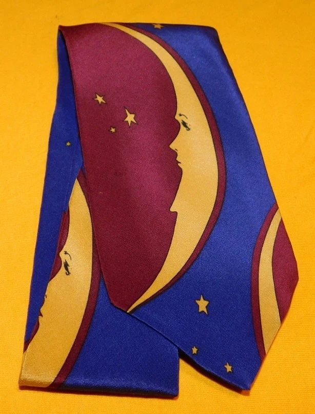 PERRY ELLIS FEITA NOS EUA GRAVATA COM MOTIVO LUA AZUL/VERMELHO/AMARELO - GRAVATAS DE DESIGNER. - Imagem 3 de 4