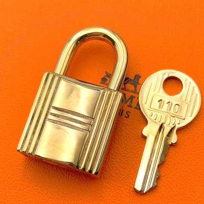HERMES ゴールド キーホルダー HERMES Set of Padlock & Key Cadena Gold Charm Japan Number Random