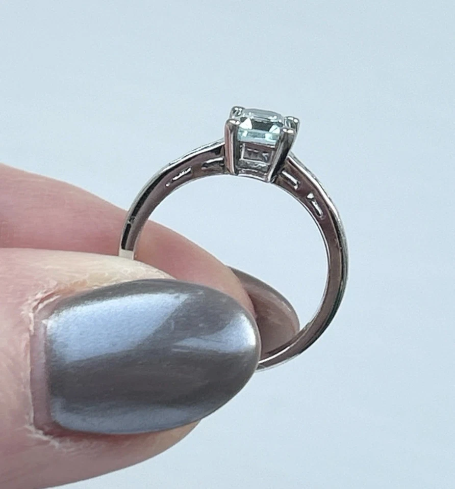 White Gold Aquamarine And Diamond Ring - Image 2 of 4