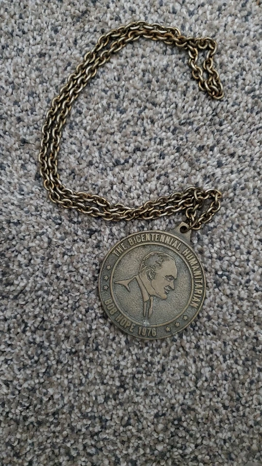 Bob Hope 1976 The Bicentennial Humanitarian The Babe Zaharias Medalla Invitacional Foto 3 de 3