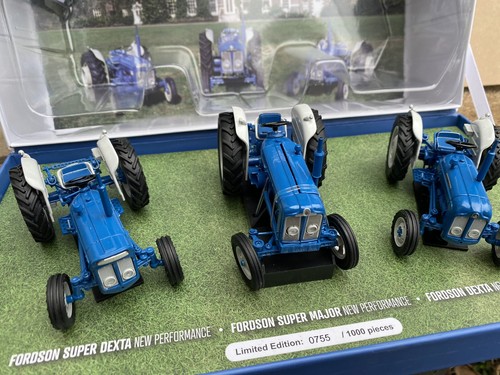 UH6376 Universal Hobbies Fordson Dexta Major 3 model SET 1:32 scale Limited Edit - Picture 2 of 7