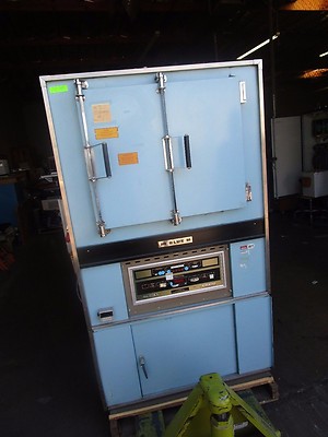 Blue M: IGF7-256C Environmental Test Chamber. Range: 316° C / 600° F. 208-240V,