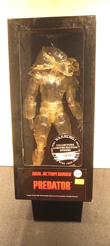 MEDICOM PREDATOR REAL ACTION SERIES LIMITED FIGURE #2828  CLEAR