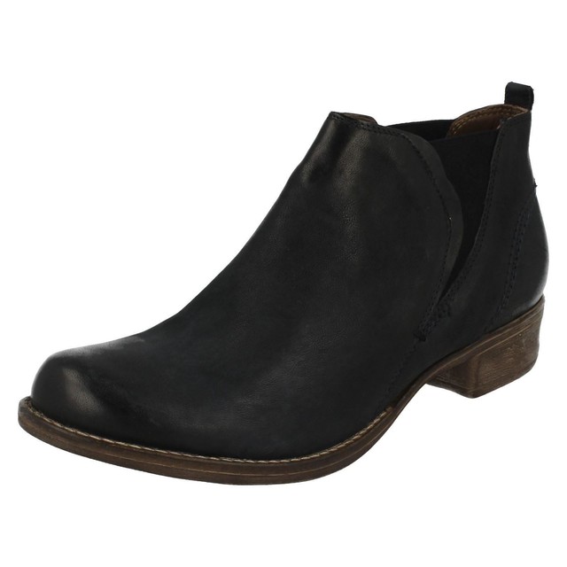 colindale oak clarks boots