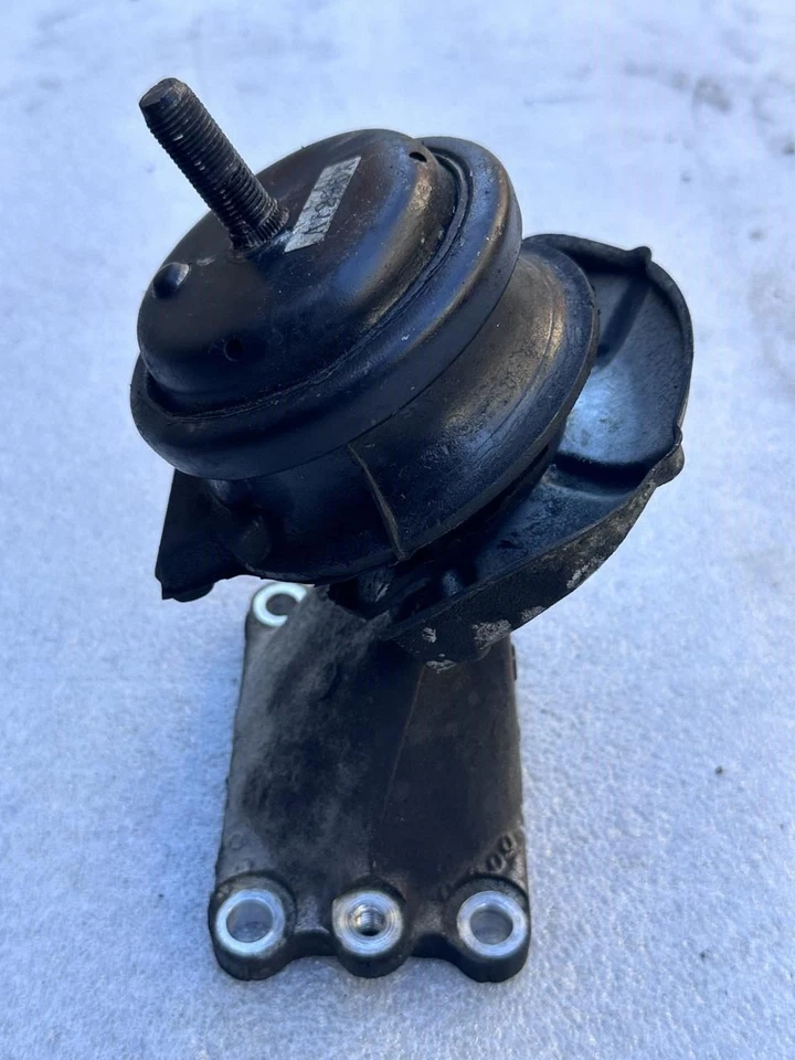 1998 1999 2000 LEXUS LS400 ПРАВОСТОРОННЕЕ КРЕПЛЕНИЕ ДВИГАТЕЛЯ СО СТОРОНЫ ПАССАЖИРА - Изображение 2 из 4