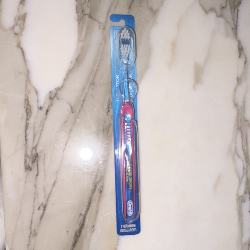 Oral-B Indicator Regular Toothbrush Soft Nylon Bristles Blue/Pink