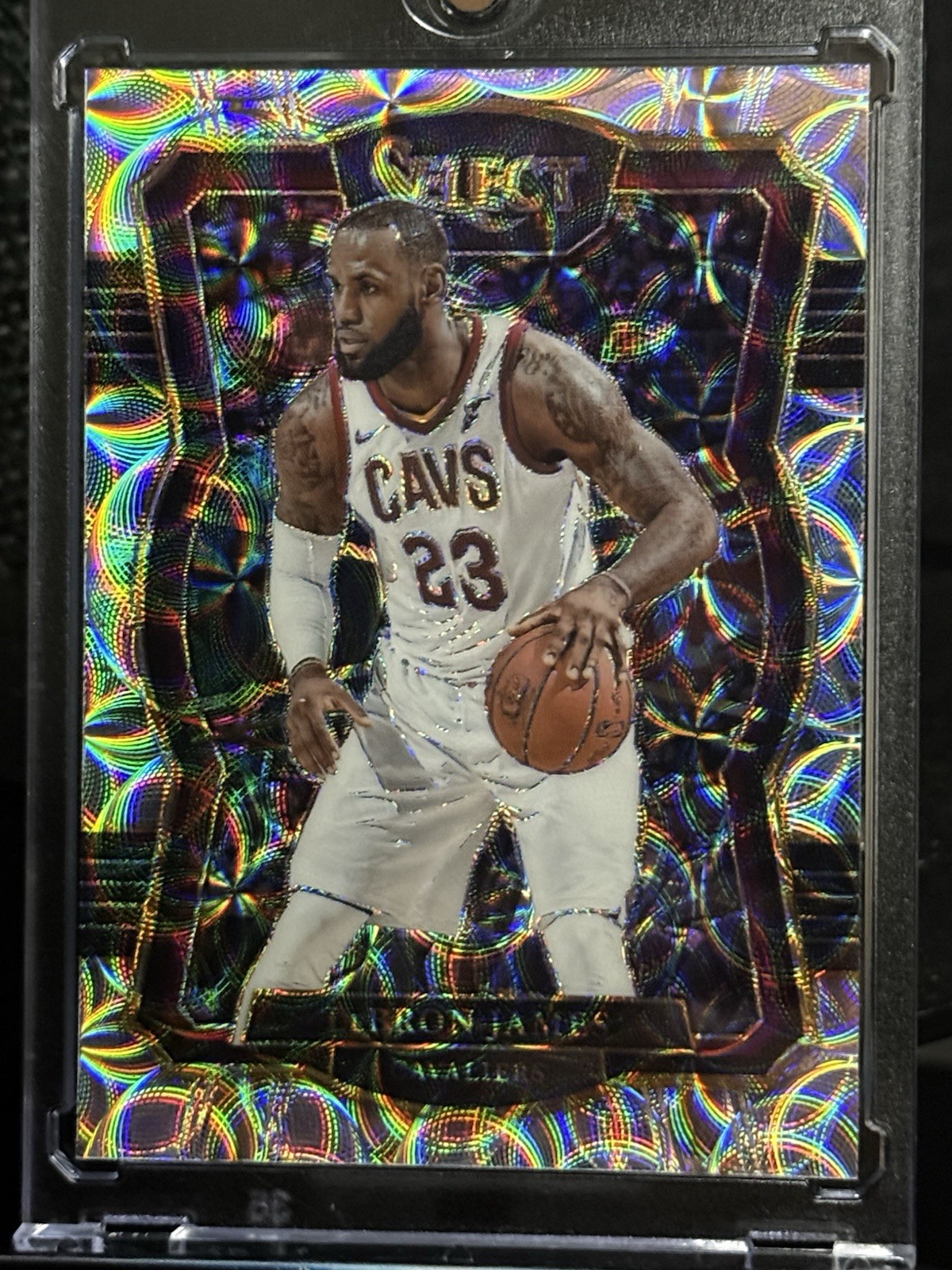 2017-18 PANINI SELECT#122 PREMIER LEVEL SILVER SCOPE PRIZM - SSP LEBRON JAMES