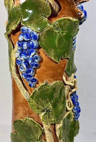 Beautiful Detailed Hand Crafted Grape Vine Majolica Art Pottery Vase - Signed - Picture 9 of 14