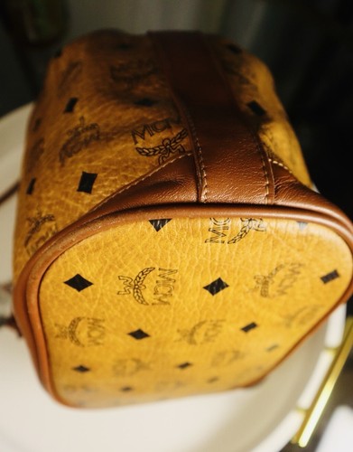 MCM Bucket Bag aus cognacfarbenem Nappaleder Monog Kordelzug mit MCM Schloss & 2 Schlüsseln - Bild 5 von 23