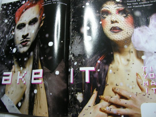 The FACE Magazine April 2002 Design, Fashion, Lifestyle, Music, Iconic Mag - Bild 19 von 22