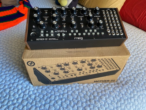 Moog Mother 32 sintetizador analógico semimodular