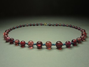 Beautiful-Vintage-Bohemian-Wine-Red-Glass-Painted-Flower-Roses-Bead-Necklace