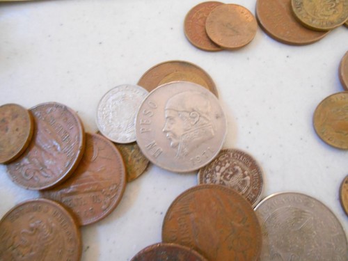 SET LOT GRANDPA JUNK VINTAGE MILITARY 1970'S MEXICO PESO COINS MEDALS UNIT PINS - Picture 3 of 9