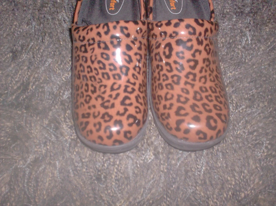 Zueco Safe T Step estampado de leopardo charol confort profesional talla 7,5 M Foto 3 de 3