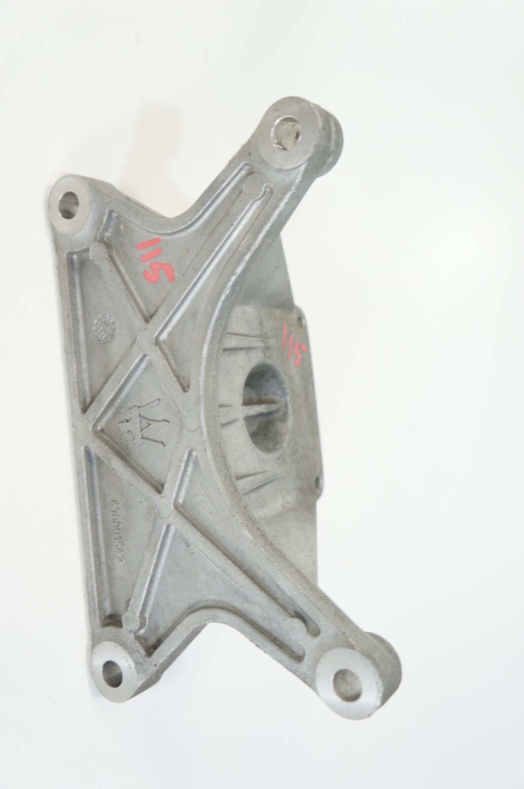 14-2017 Maserati Ghibli Transmission Crossmember Bracket Support 670001542