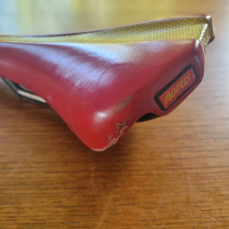 Sillín rojo vintage Ferrari Engineering Selle Italia Novus carbono rieles Ti Foto 4 de 4