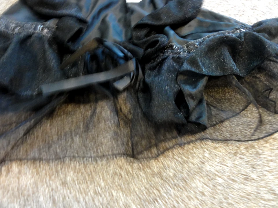 KID BLACK DISGUISE FANCY SHAWL CLOAK COSTUME HALLOWEEN ACCESSORY – ONE SIZE - Image 4 of 4