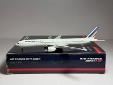 Gemini Jets 1:400 Air France Boeing 777-300ER F-GSQC Barcode GJAFR582
