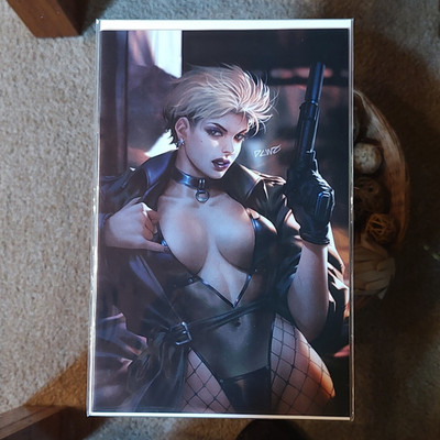 White Dog Comics Gun Honey #2 Virgin Variant Derrick Chew #042/500