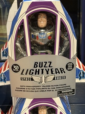 Mattel Toy Story Buzz Lightyear Con Armatura, Luci E Suoni - Action Figure Con 5 Accessori, Per Bambini 3+ Anni